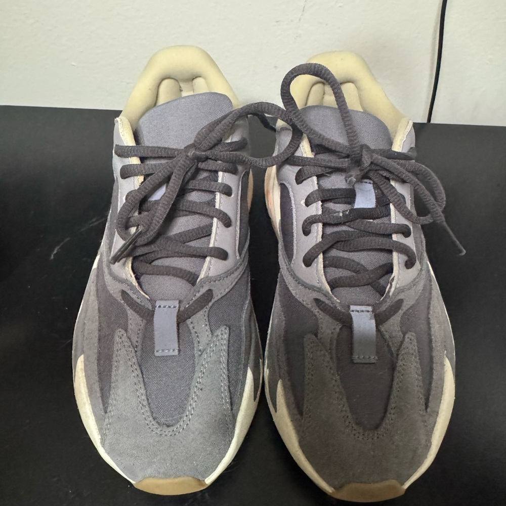 Yeezy Boost 700 Magnet
